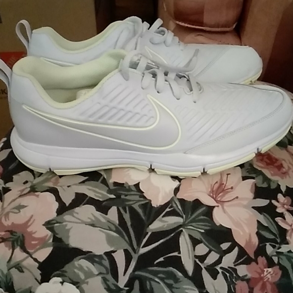 Nike Shoes - Shoes